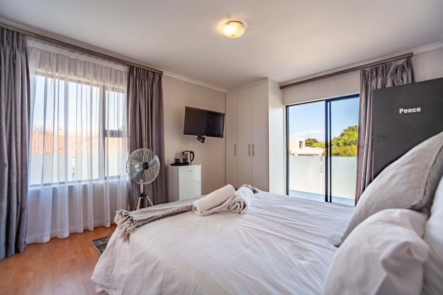 8 Bedroom Property for Sale in Milnerton Ridge Western Cape